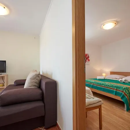 Apartment Vjera *
