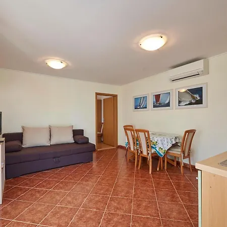 Apartment Vjera *